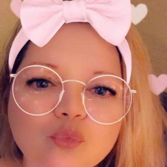 Meet your Posher, Anissa - Picture 1 of 1